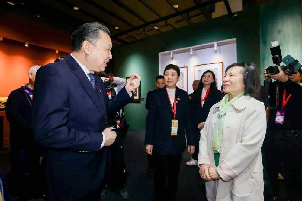 广彩大师翟惠玲携最新作品《文人四爱图》参展