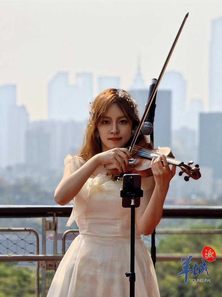 云萝植物园推出高空木棉主题下午茶及弦乐表演 孙牧 摄 云萝植物园推出高空木棉主题下午茶及弦乐表演 孙牧 摄