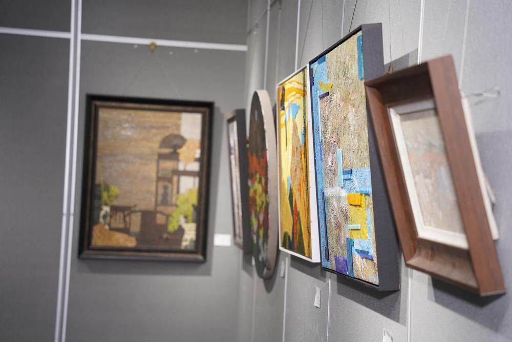 展出的作品是创作者用三种及以上材料创作而成 展出的作品是创作者用三种及以上材料创作而成