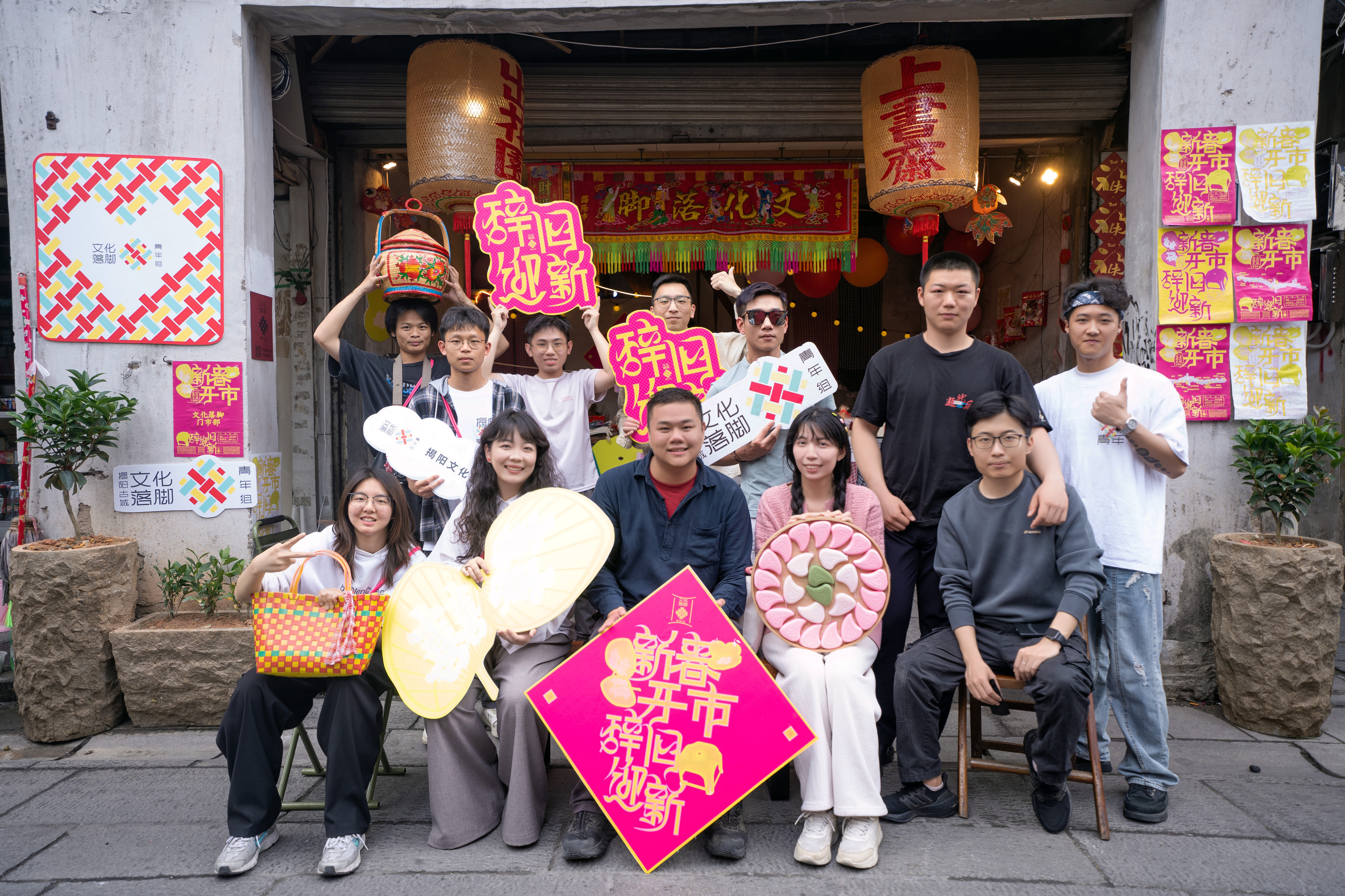 “文化落脚”青年组成员合影 “文化落脚”青年组成员合影