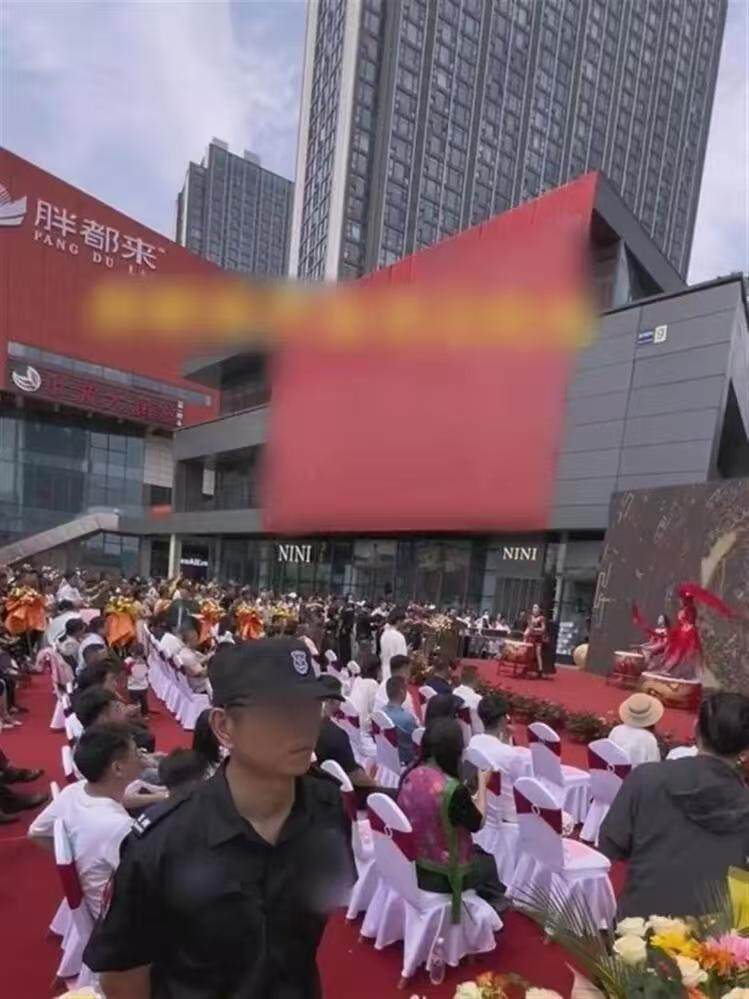 浙江胖都来卖场开业（视频截图）