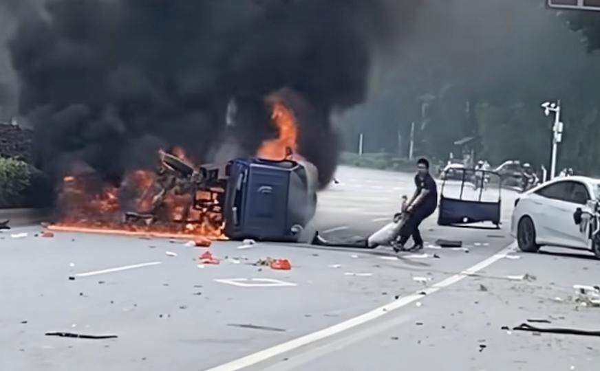 鐘威不顧危險(xiǎn)救人