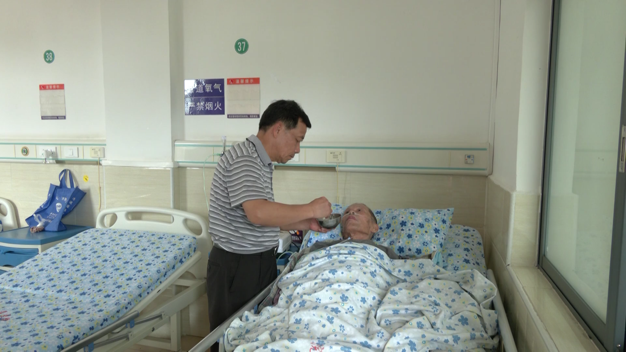 黃善古照顧親人