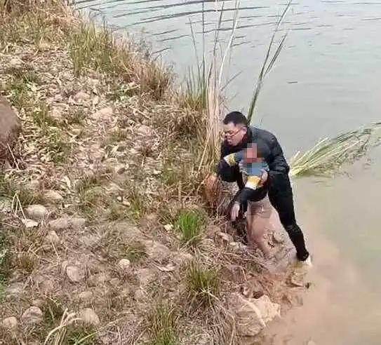 武江“眼鏡哥”不愿留下姓名，寒冬跳入湖中救下溺水孩童