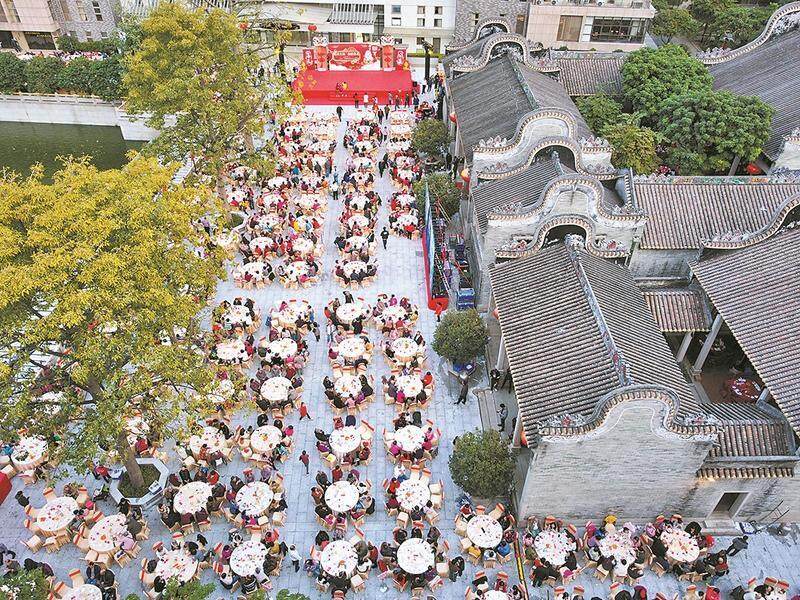  端午吃“龙船饭”（资料图）