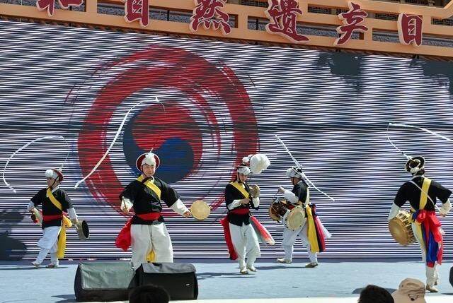 来自韩国京畿道的《光明农乐舞》