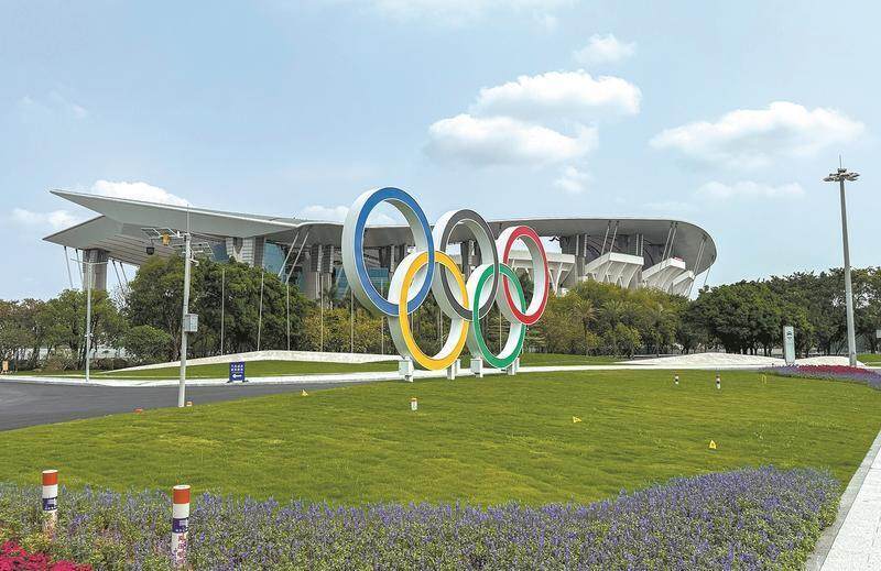 “五环晨曦”广东奥林匹克体育中心 羊城晚报记者 梁怿韬 摄