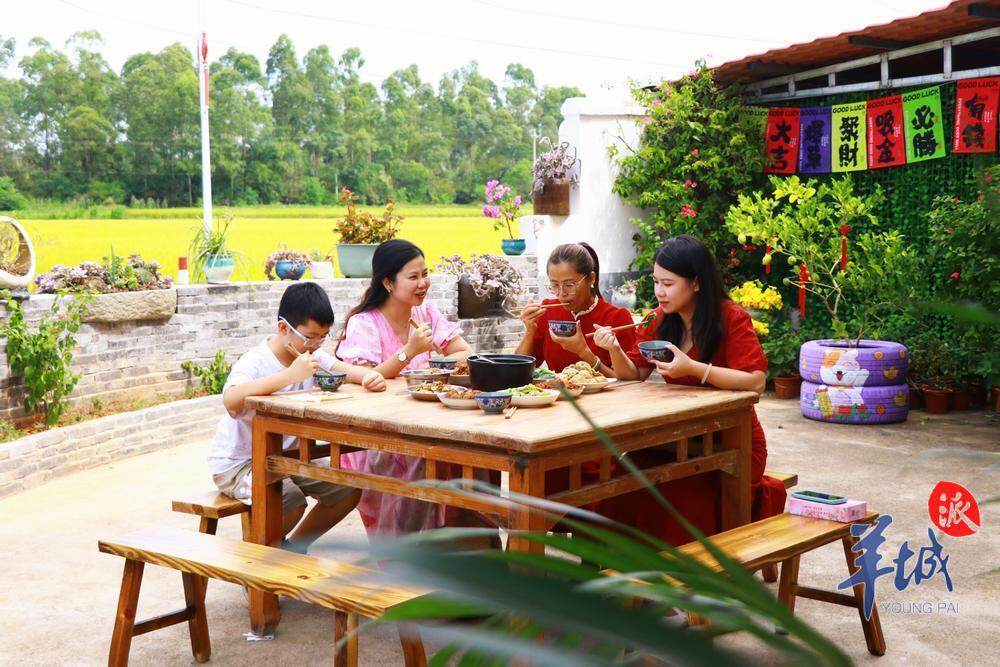 大坪村居民的美丽庭院内。受访者供图 大坪村居民的美丽庭院内。受访者供图