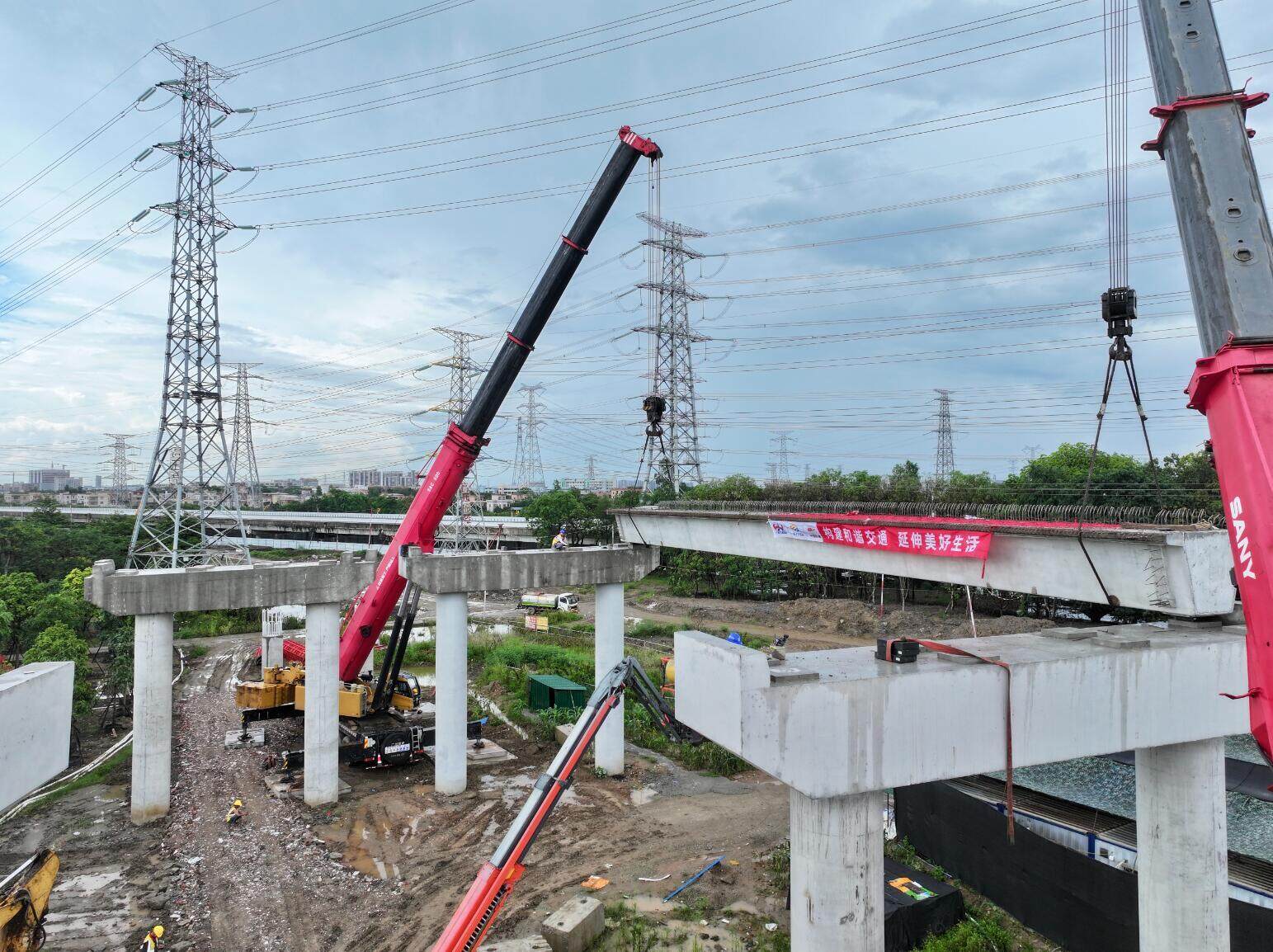 狮子洋通道引线工程进行预制梁架设 狮子洋通道引线工程进行预制梁架设