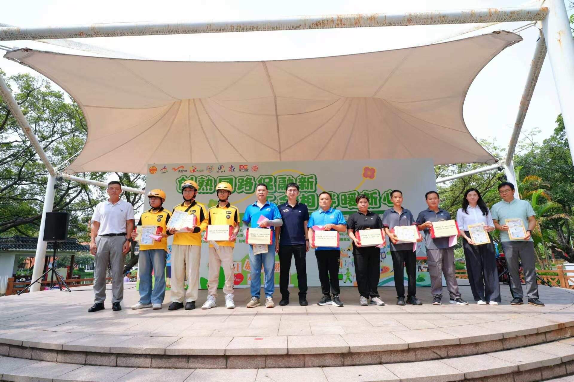 为暖新企业赠送公益药箱