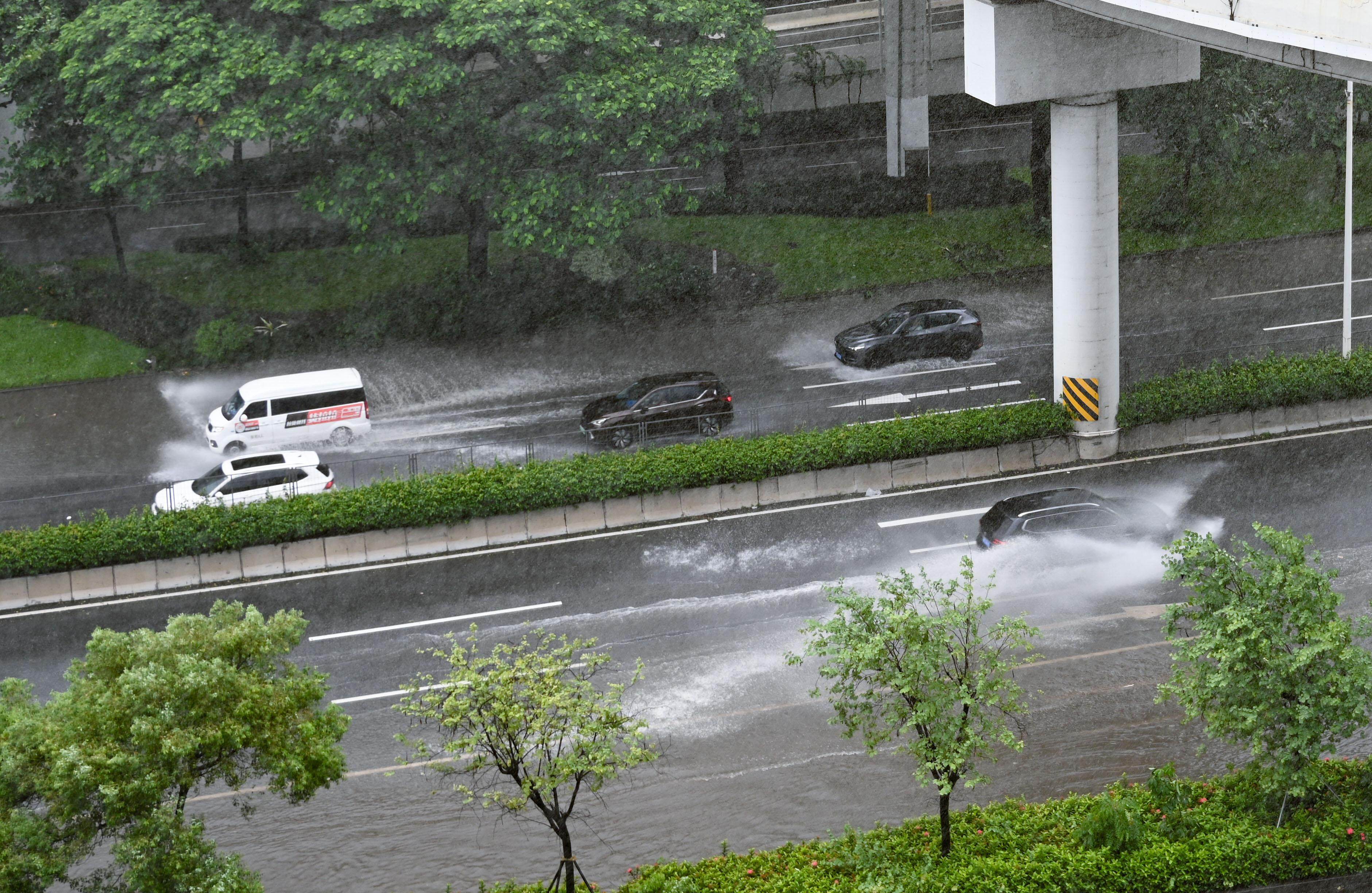  台风“韦帕”携强风雨袭击华南 新华社发