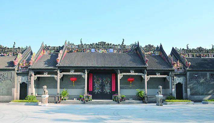  广州陈家祠屋顶采用直坡设计（图源：广东民间工艺博物馆）