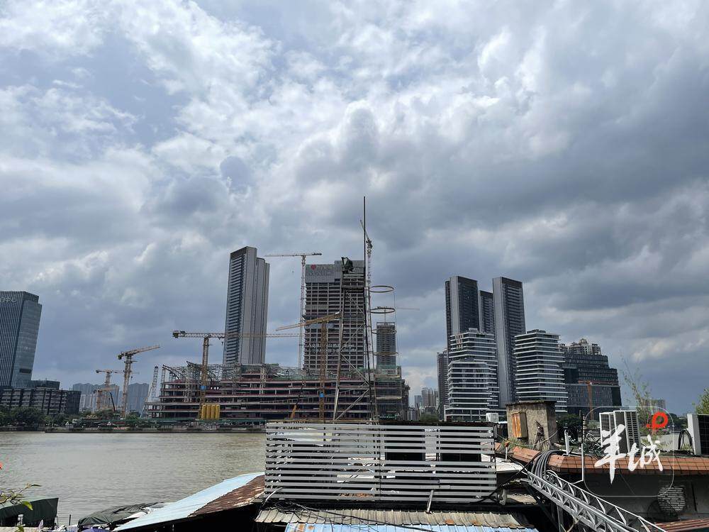 与黄沙水产市场隔江相望的白鹅潭万象城项目