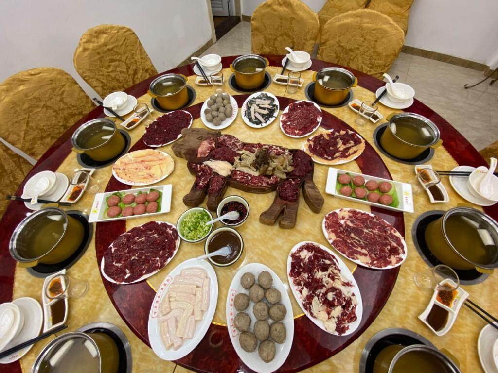 一锅牛肉火锅，煮沸了一座城市的假日经济