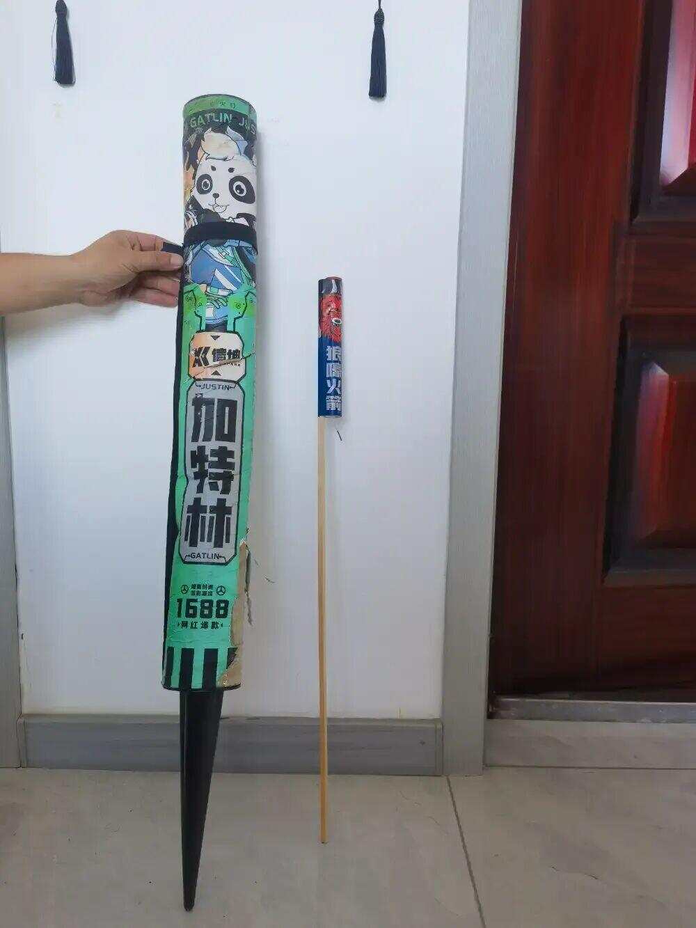 刘小宇父亲购买的加特林及狼嚎。他称儿子接受调查时，向警方描述自己所放烟花均是加特林的特征。新京报记者 程亚龙 摄