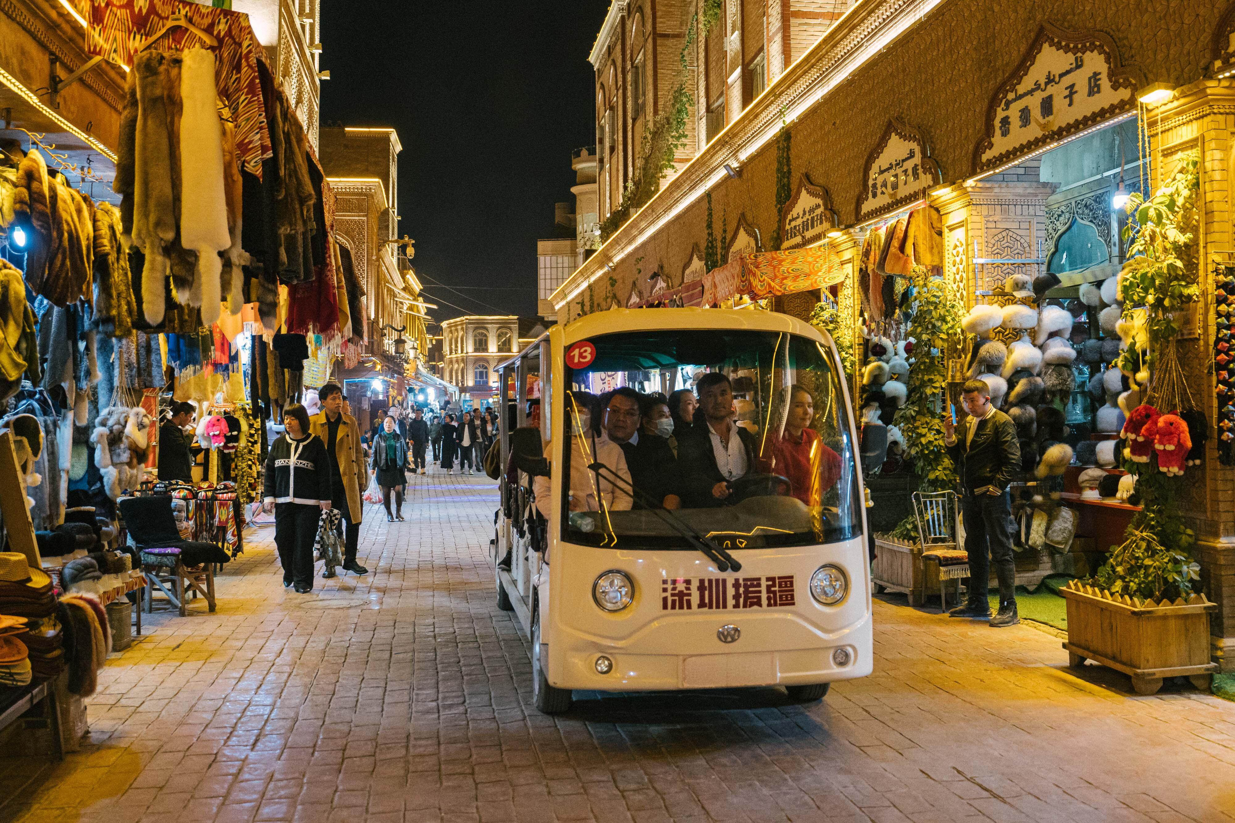 新疆喀什古城游客众多 记者 钟振彬 摄