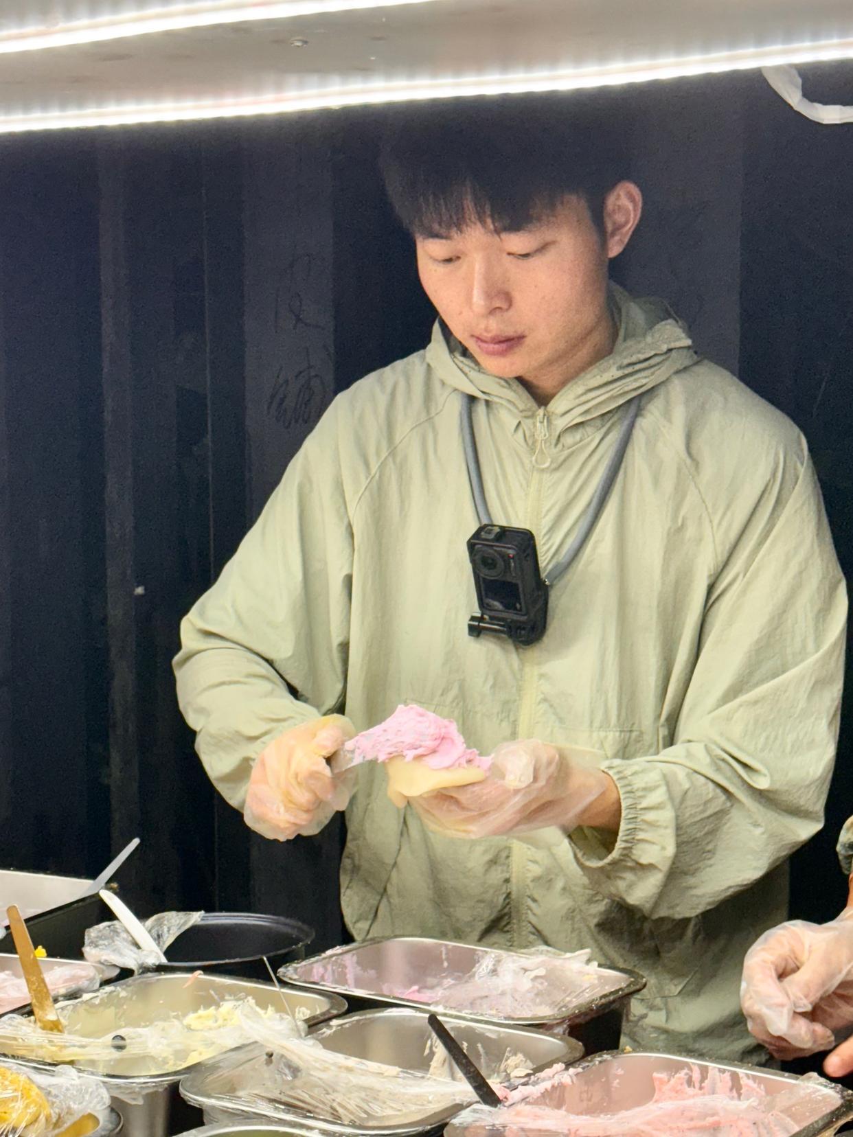 摆摊做麻糍的张同学