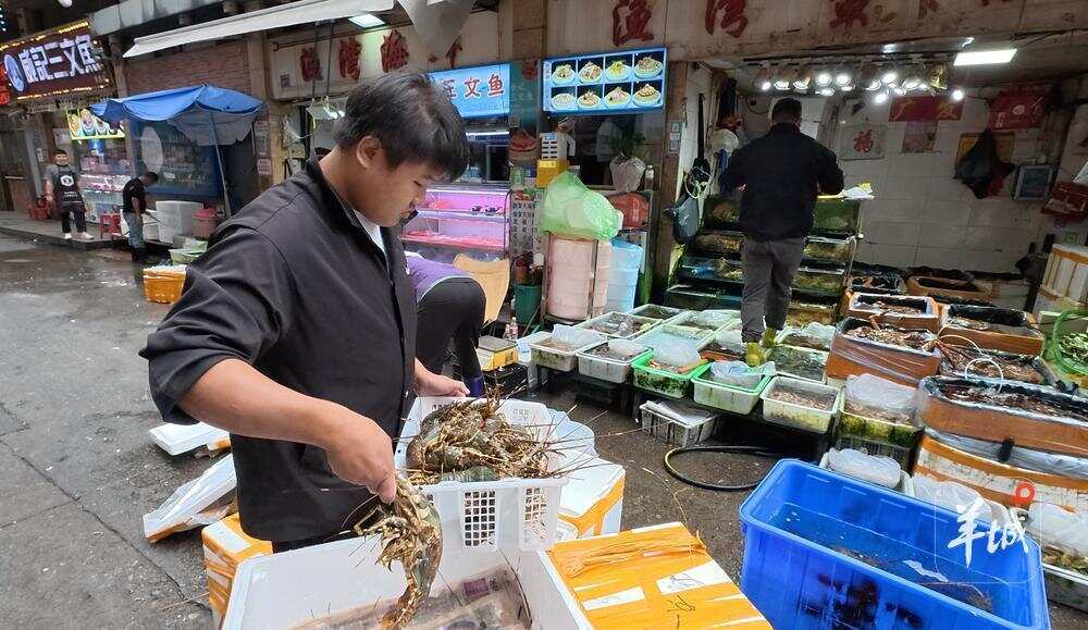  零售档仍在有序经营