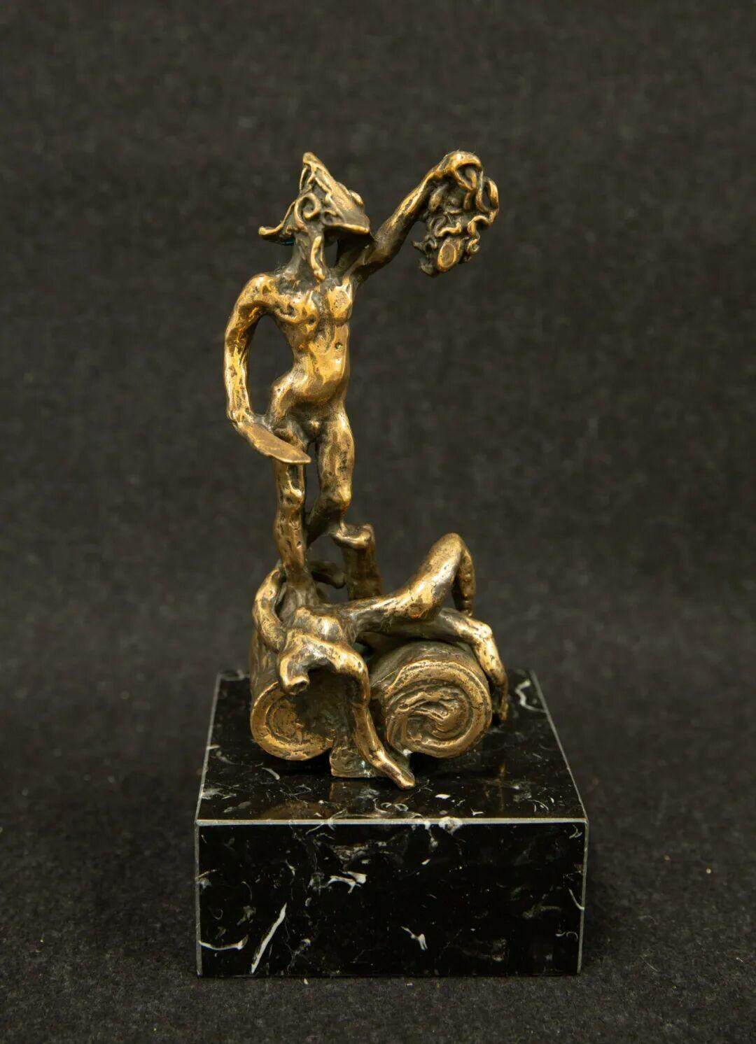  达利《Perseus (Hommage a Benvenuto Cellini)》