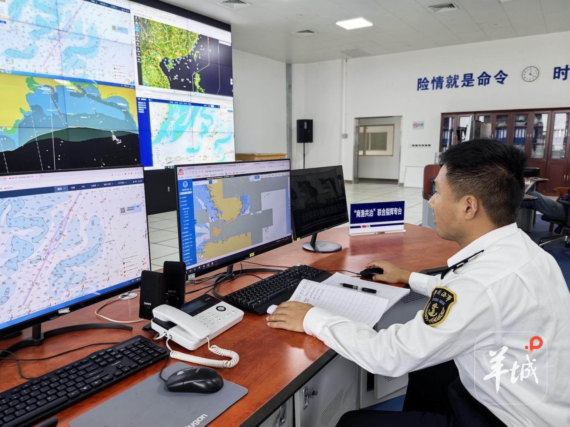 值班员加强安全提醒。通讯员刘玉供图