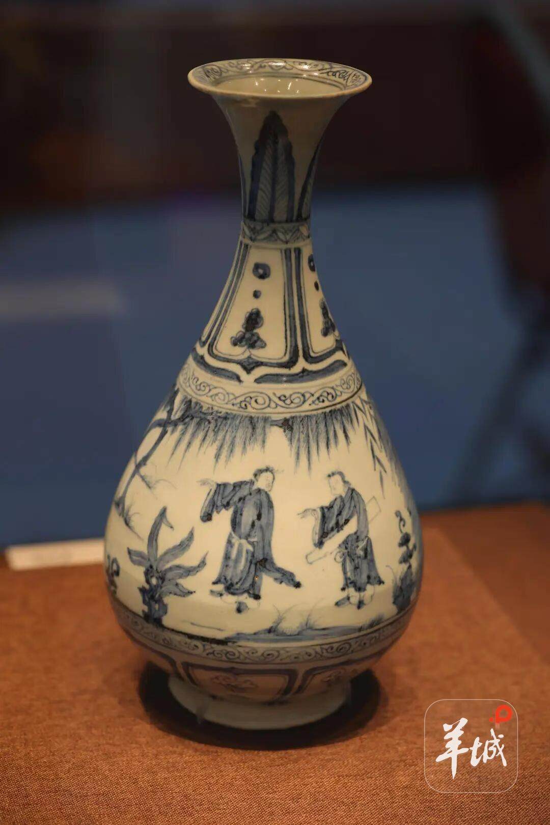 元青花人物图玉壶春瓶 元青花人物图玉壶春瓶