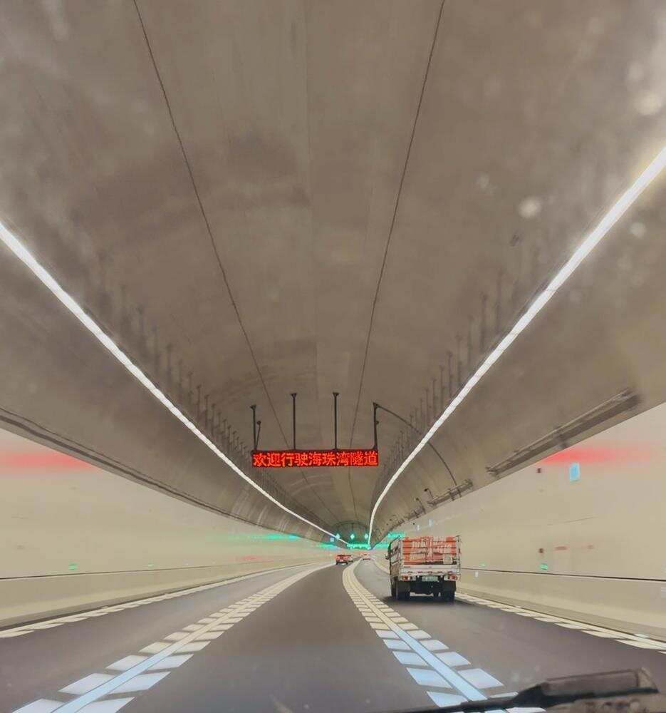 海珠湾隧道内部
