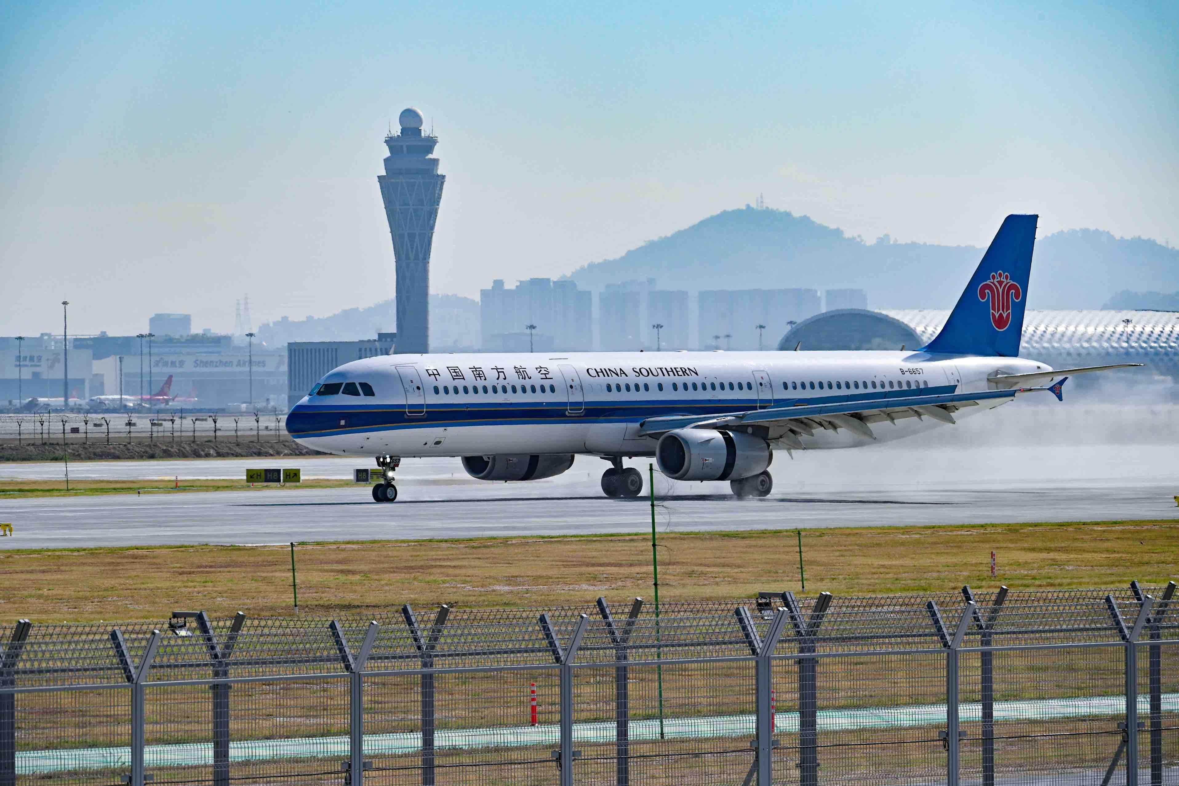 三跑道降落的首架运营航班