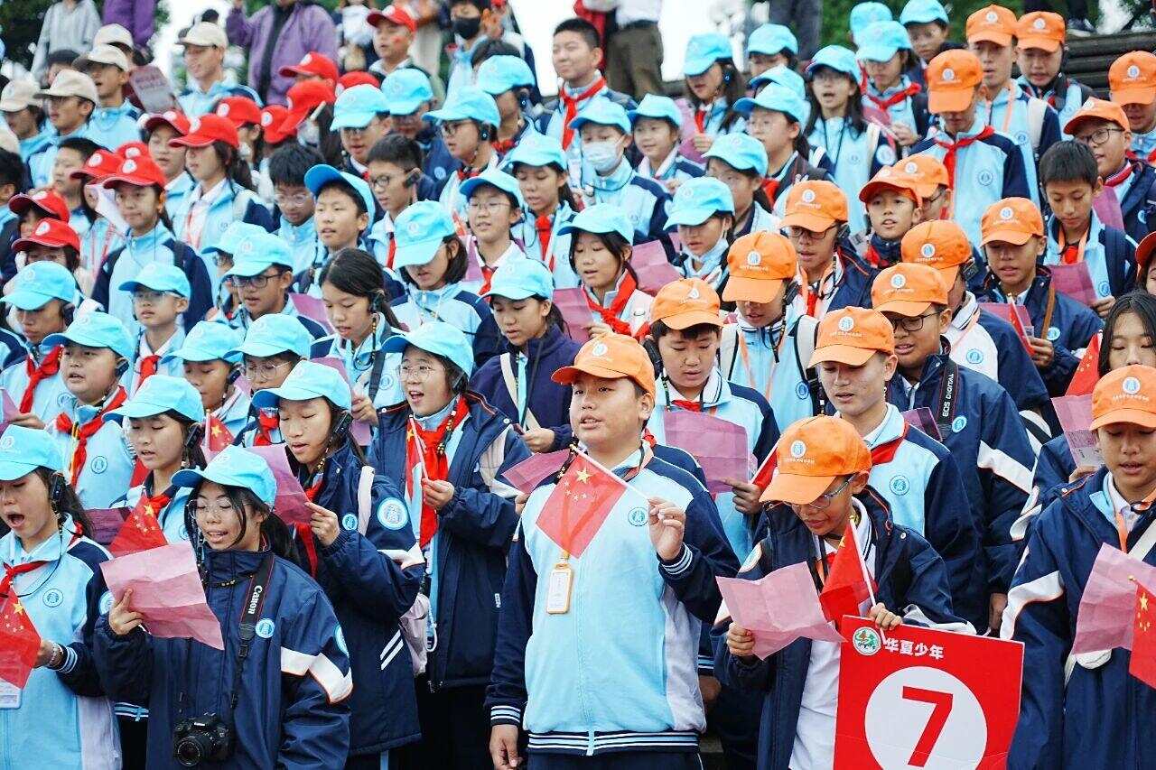 初一学生橘子洲头齐唱国歌