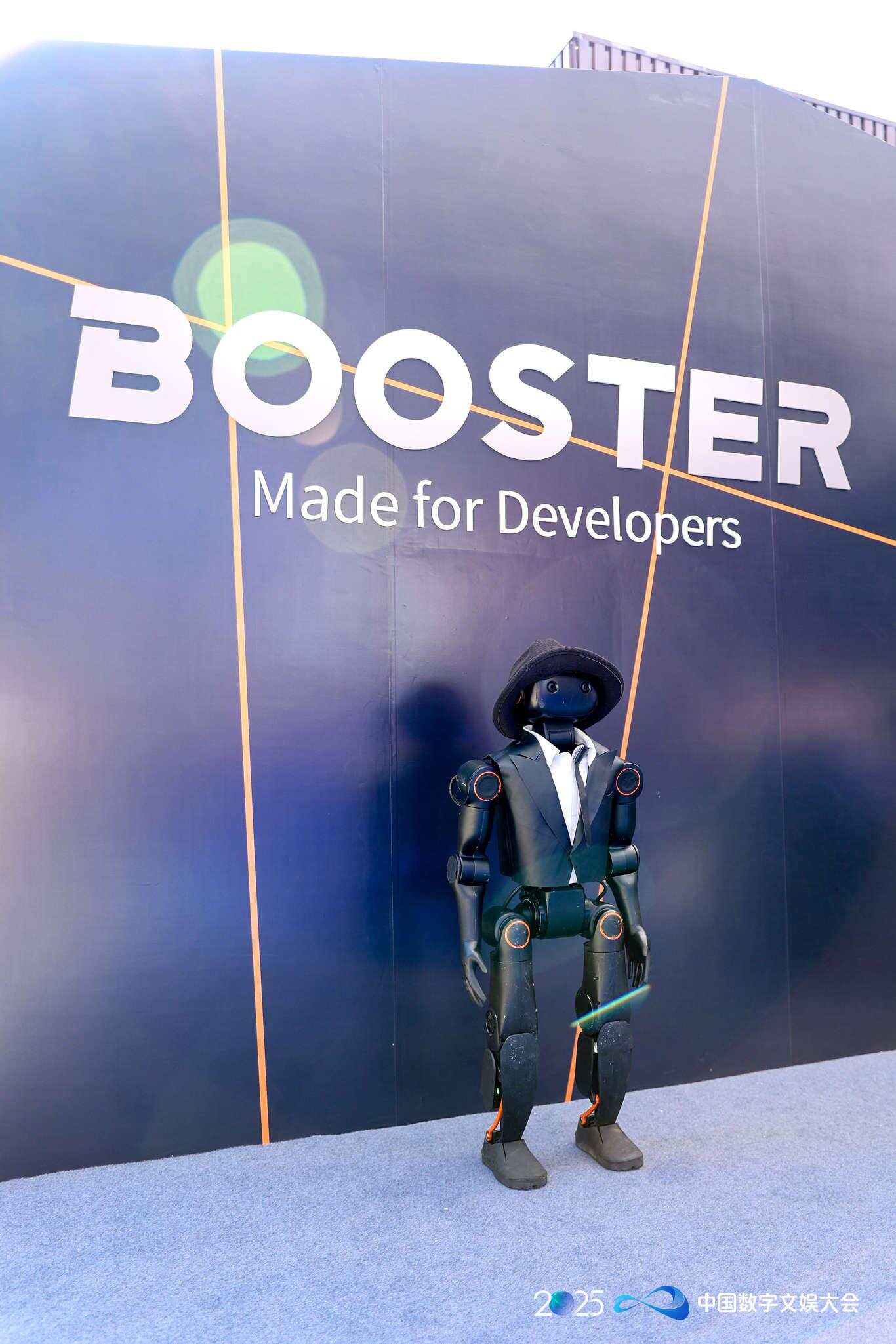 加速进化的人形机器人Booster K1