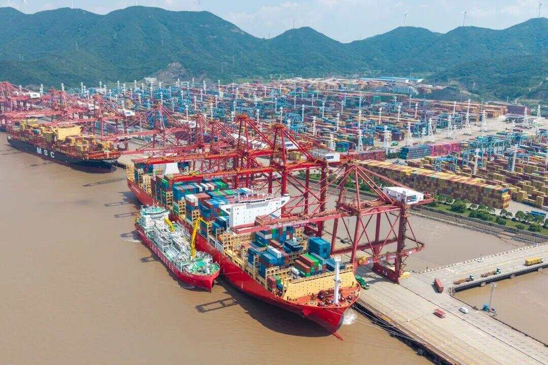 ▲燃油加注。蒋璐闻/摄