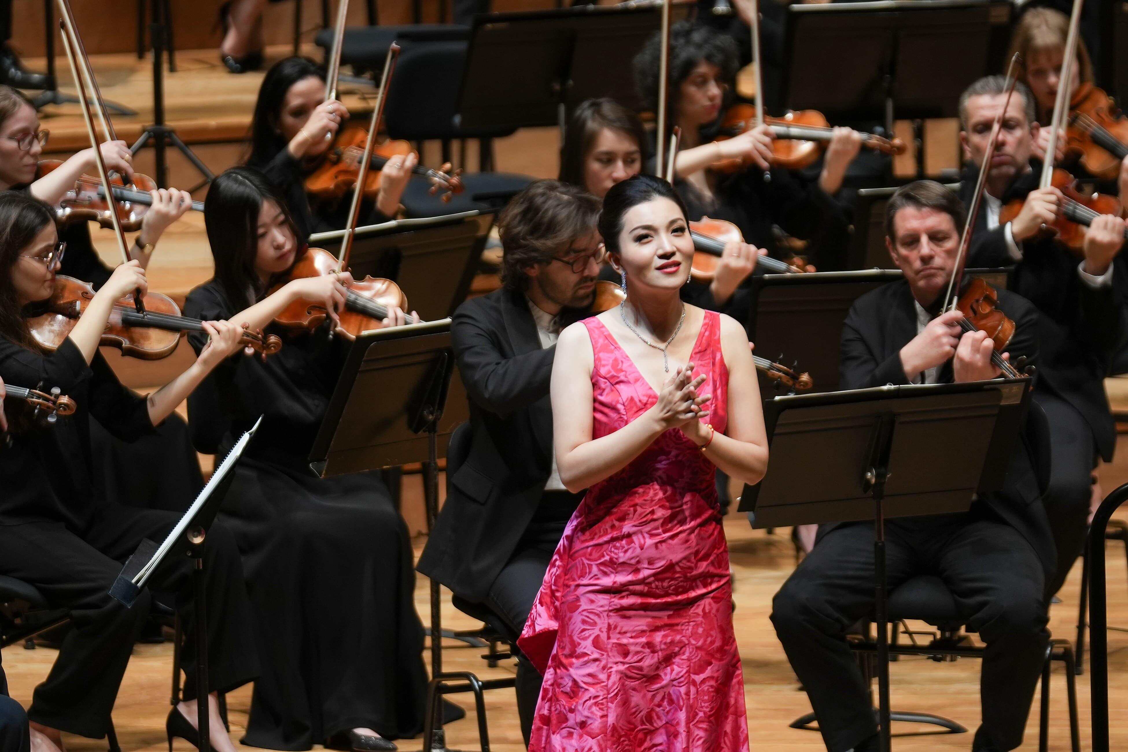 女高音歌唱家张玫瑰