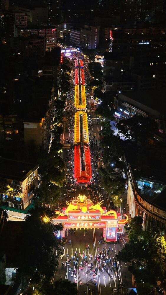 荔湾迎春花市资料图。羊城晚报记者 陈秋明 摄