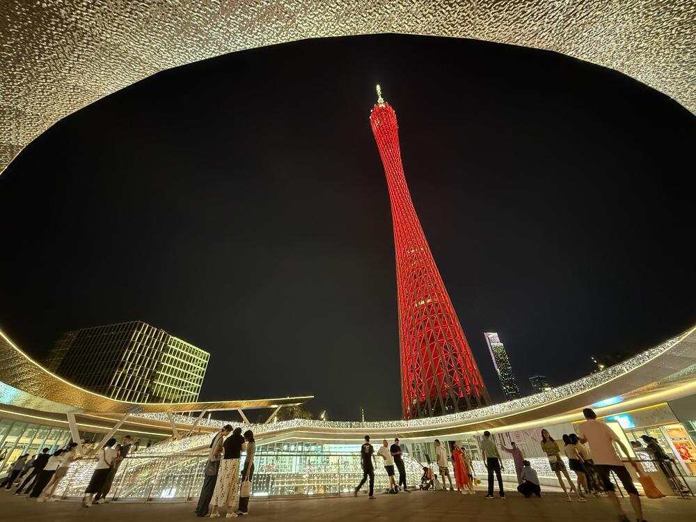 广州塔广场。羊城晚报记者 梁怿韬 摄