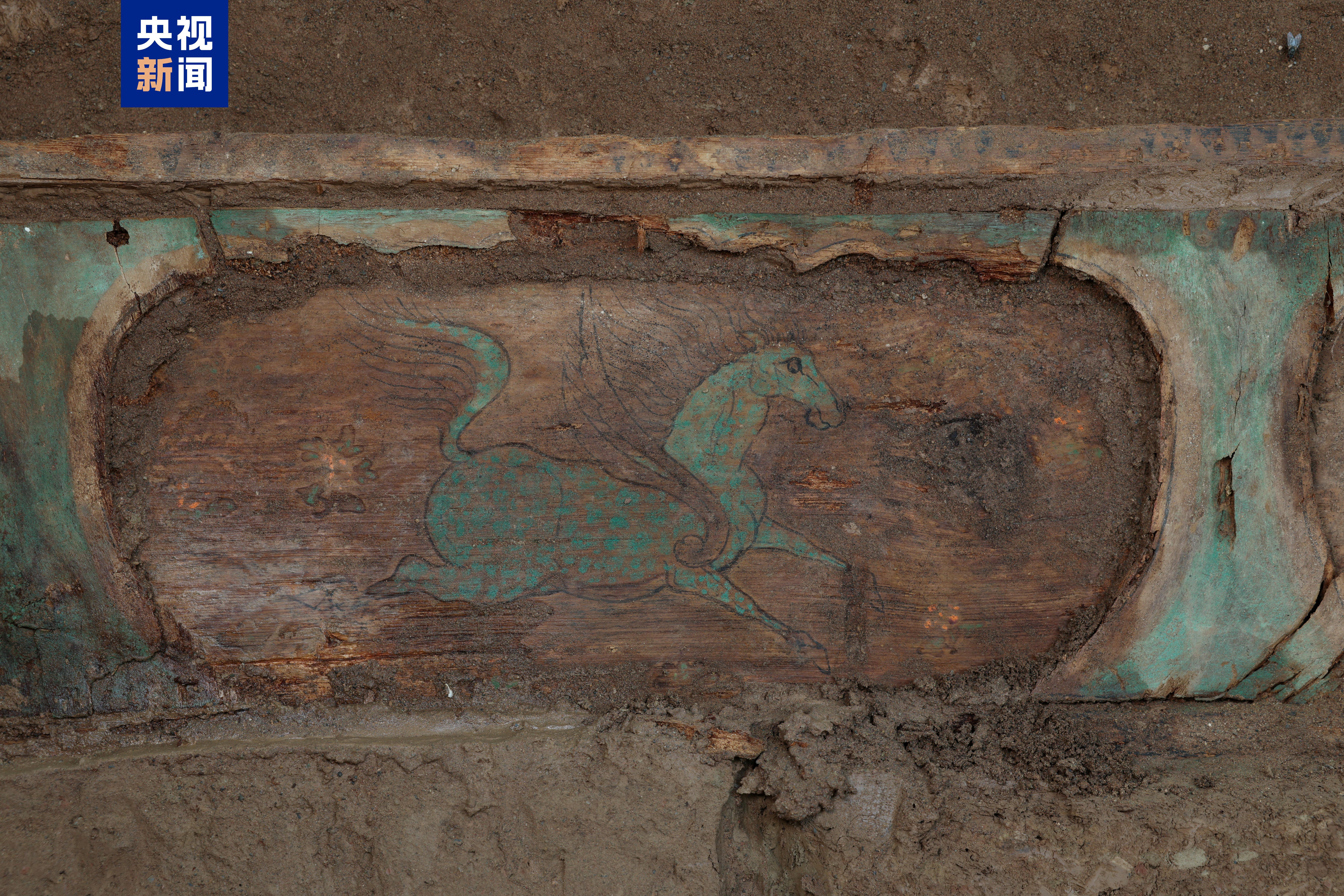 △新疆吐鲁番巴达木东墓群一座唐代墓葬中的棺座壸门彩绘翼马