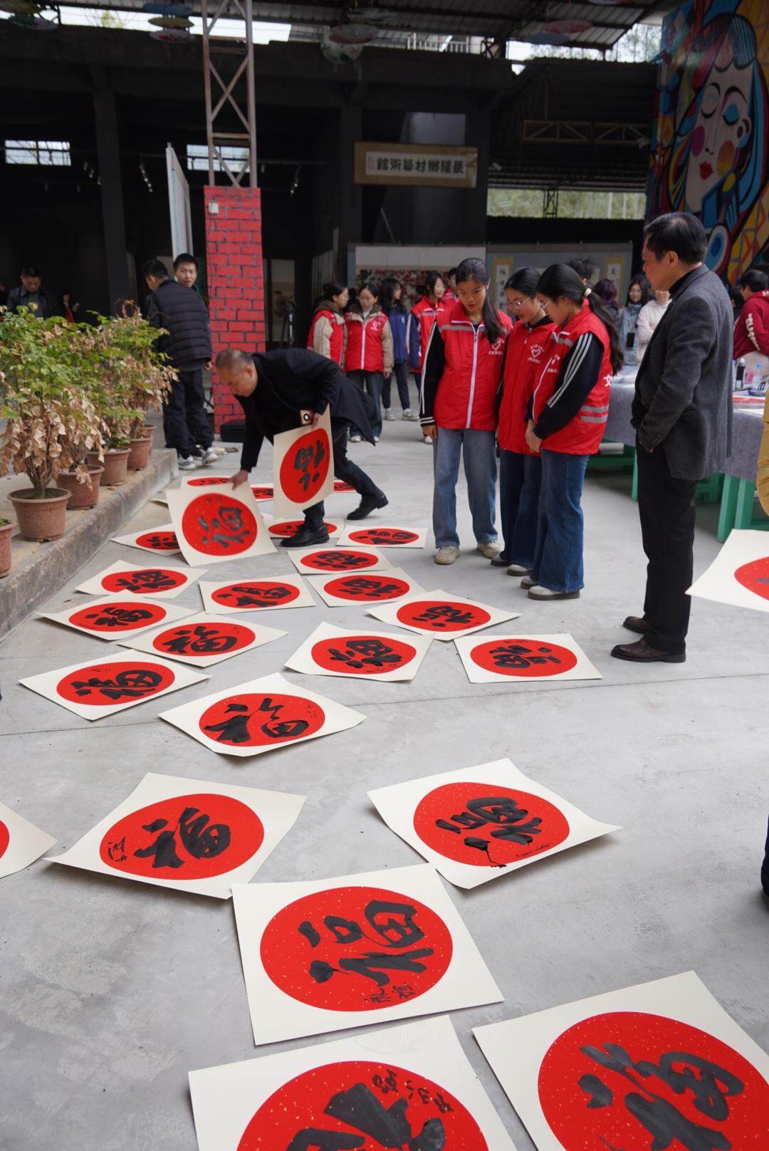 书法家现场挥毫泼墨