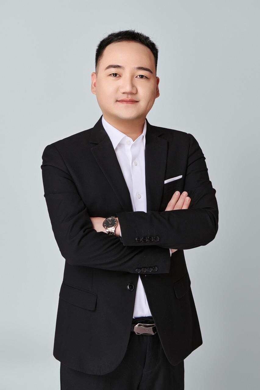  中共广东省委党校（广东行政学院）经济学教研部副教授、城镇化研究中心副主任张震