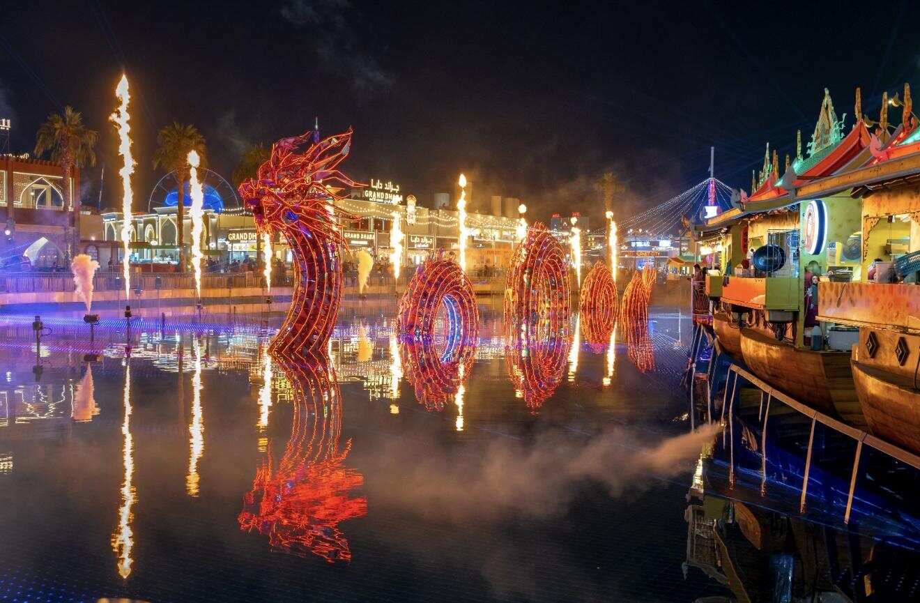  迪拜地球村新年特别灯光秀