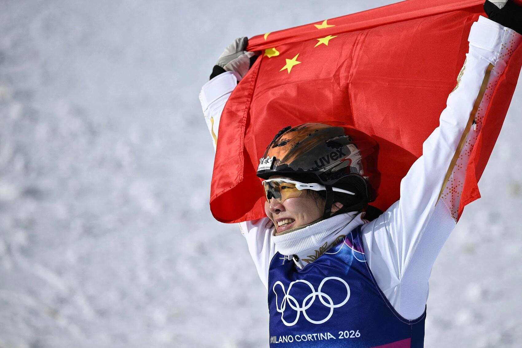  徐梦桃赛后庆祝 图/视觉中国