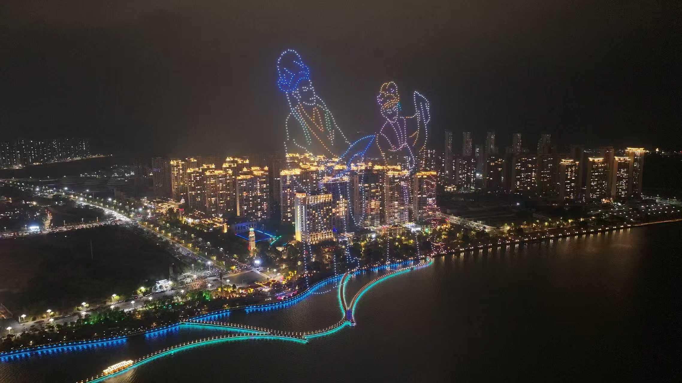 “马踏春潮耀汕尾”2026年汕尾品清湖春节烟花盛会璀璨上演 “马踏春潮耀汕尾”2026年汕尾品清湖春节烟花盛会璀璨上演