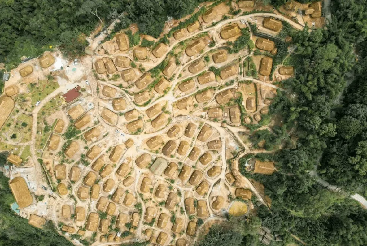 △云南沧源翁丁古寨 △云南沧源翁丁古寨