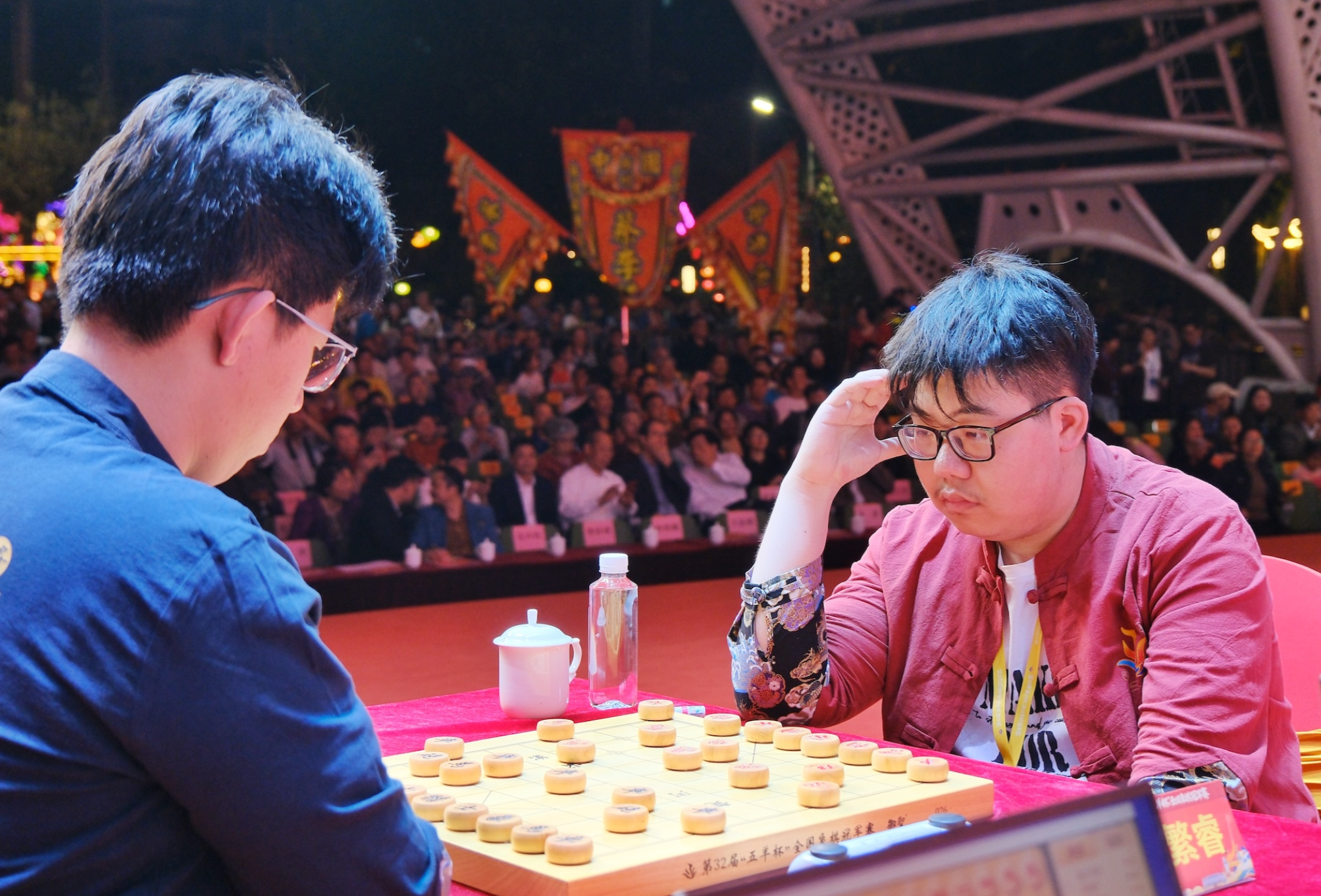 孟繁睿(右)和王禹博在第二轮比赛中 孟繁睿(右)和王禹博在第二轮比赛中