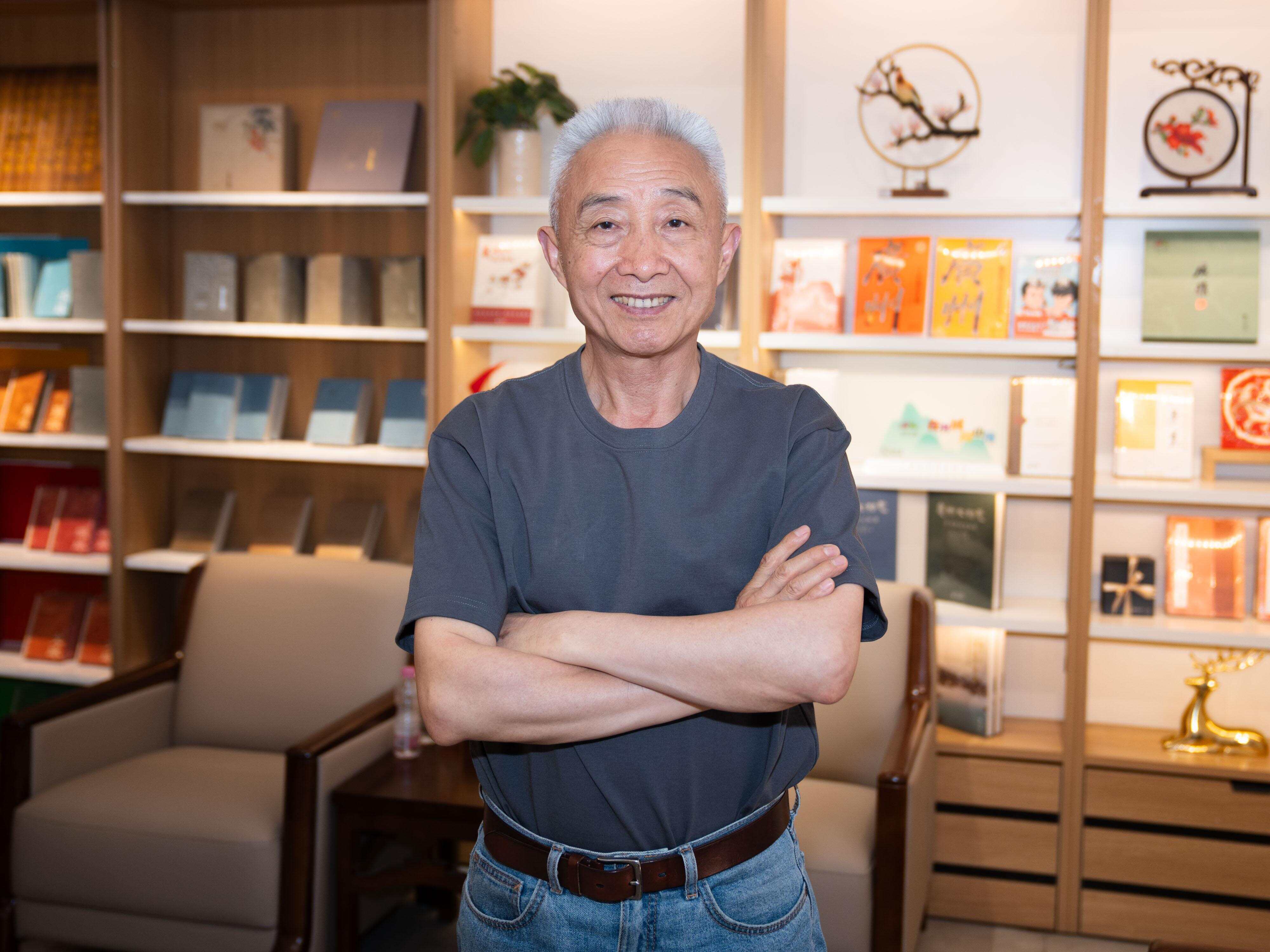 戴建业接受记者采访 羊城晚报记者熊安娜 摄