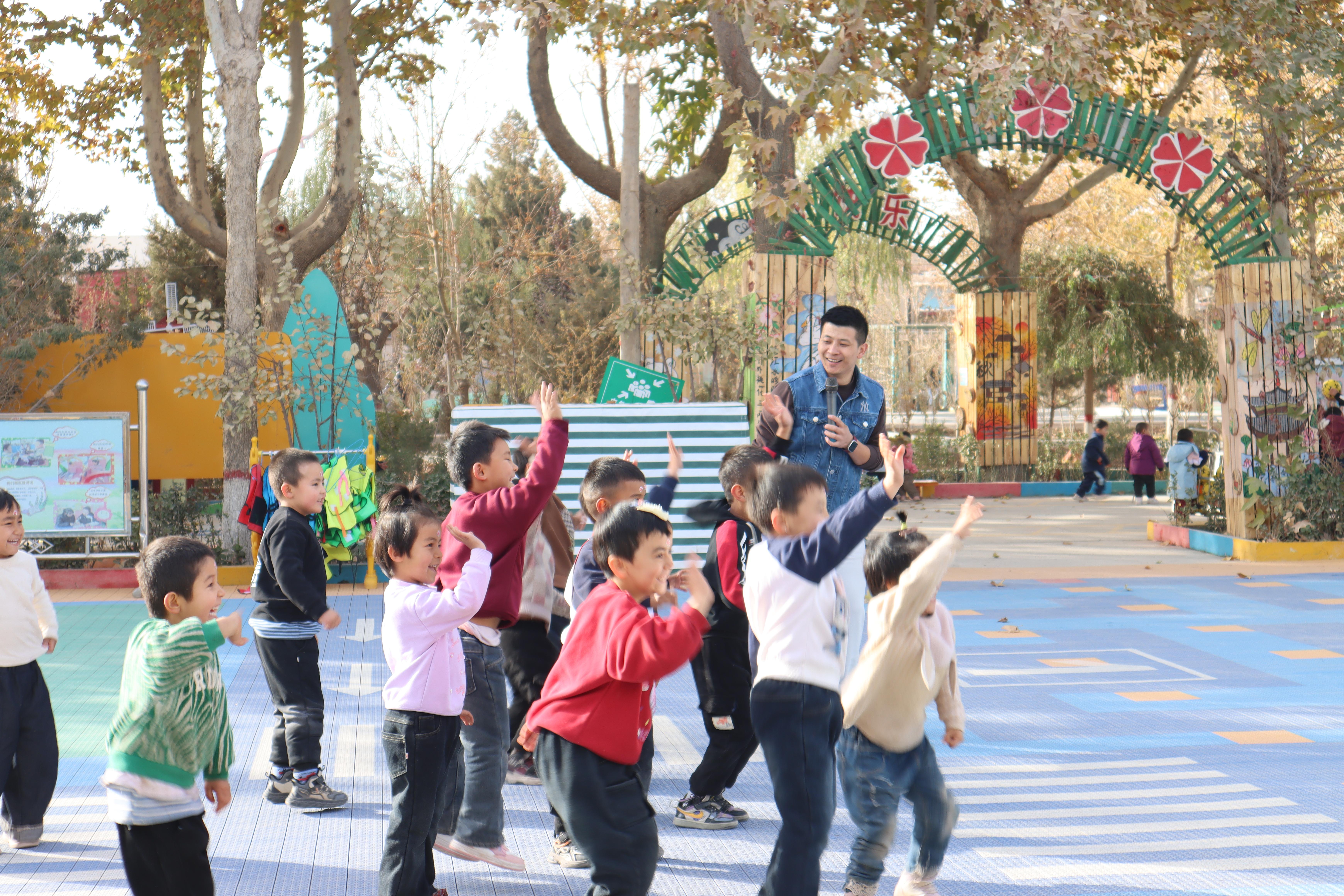 李青杨在新疆喀什地区疏附县辽园镇中心幼儿园送教帮扶