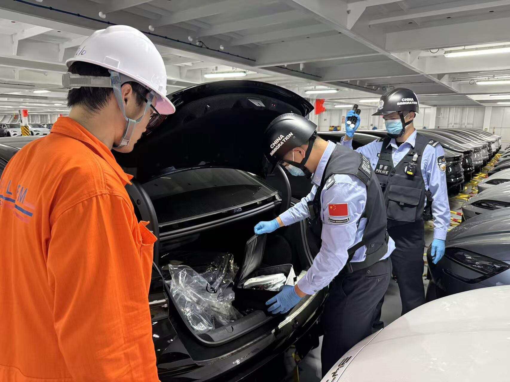 今年以来小漠港汽车整装出口量突破5000辆