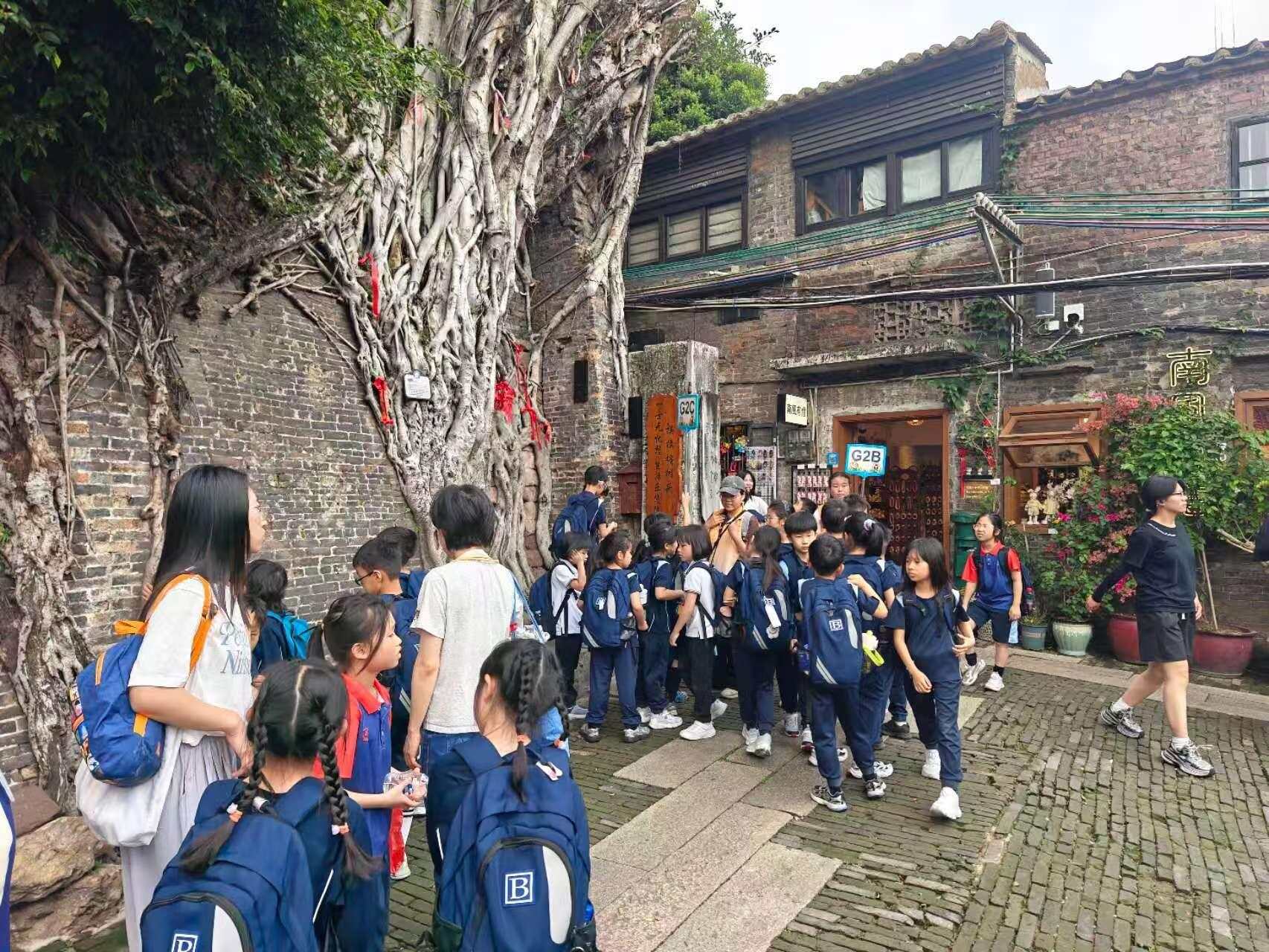 南风古灶景区很受游客欢迎 南风古灶景区很受游客欢迎