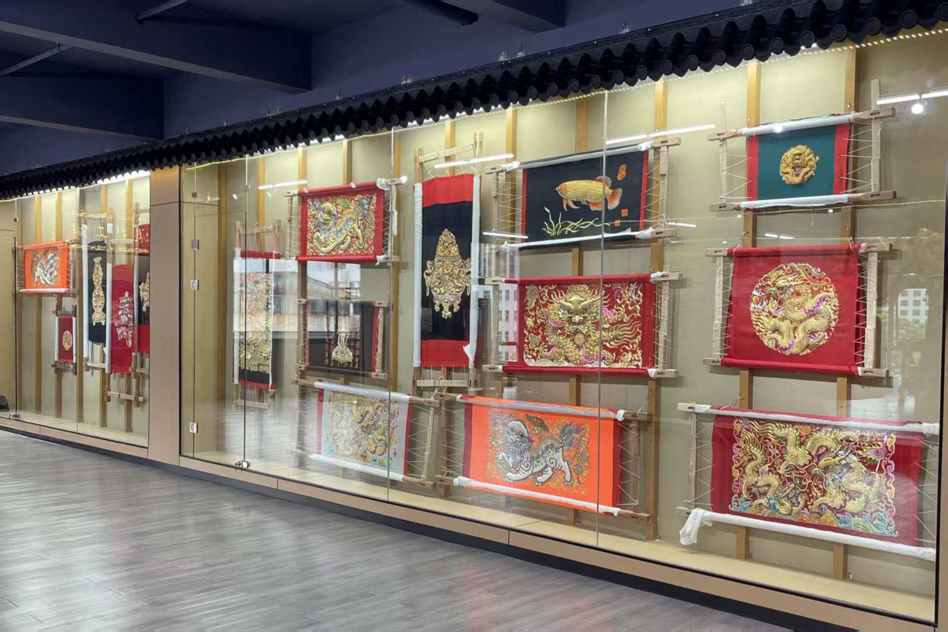 凤袍绣庄里的展品