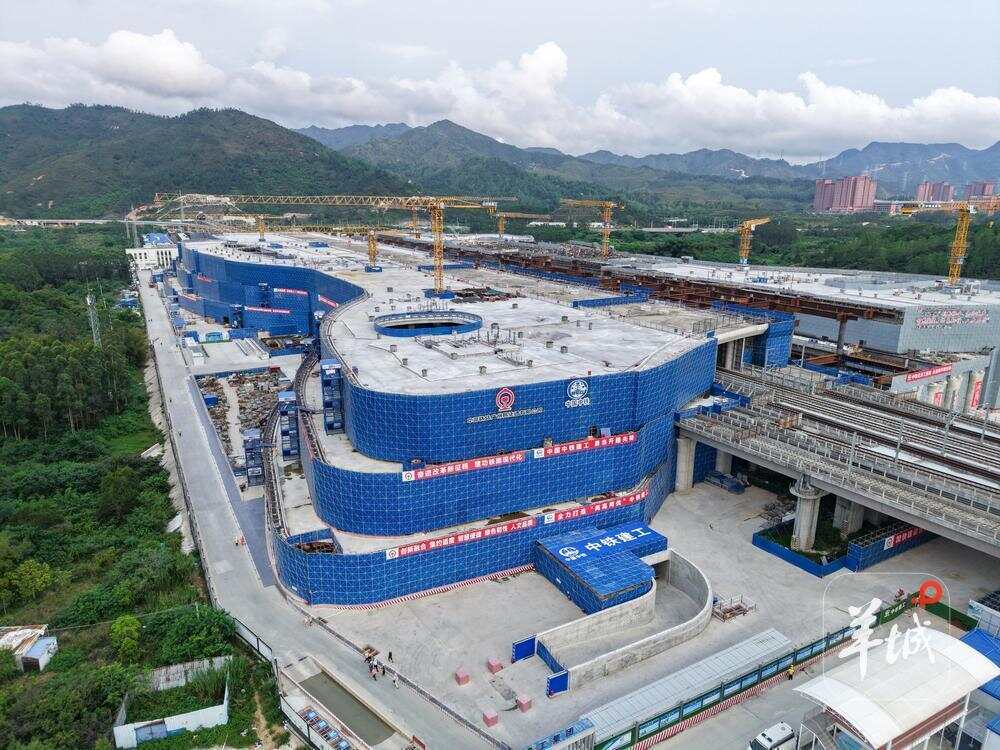 深汕站主体混凝土结构顺利封顶 深汕站主体混凝土结构顺利封顶
