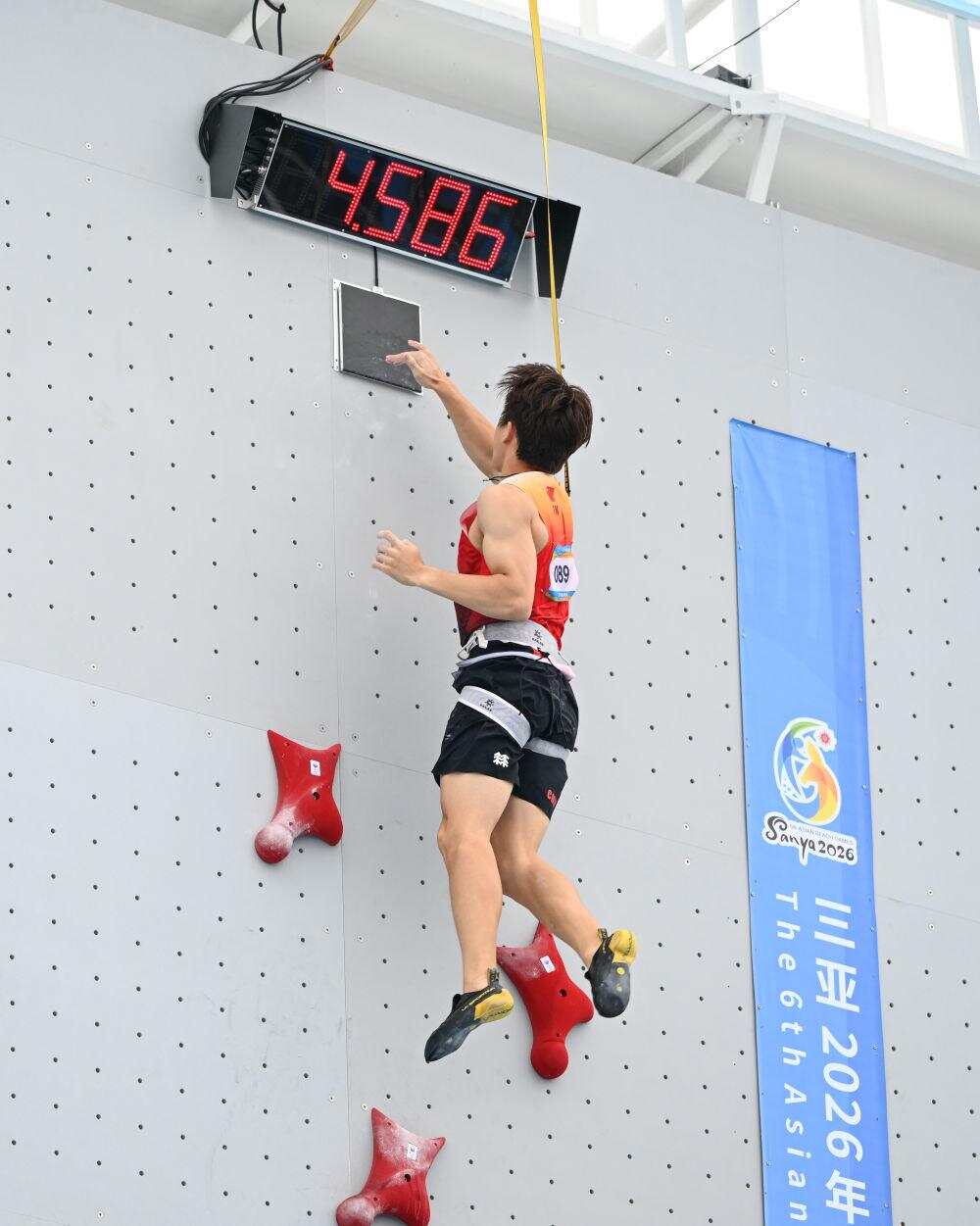 4月28日，中国选手赵一程在比赛中。新华社记者 贝赫 摄