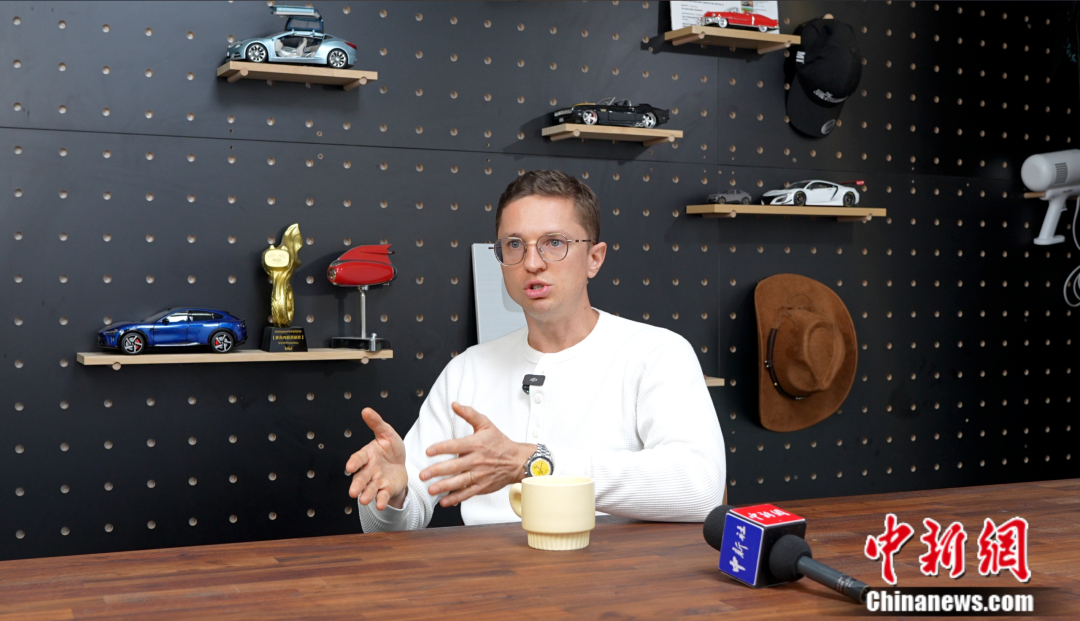 汽车自媒体、美国人“车轮哥”伊桑·罗伯逊（Ethan Robertson）娄瀚坤摄