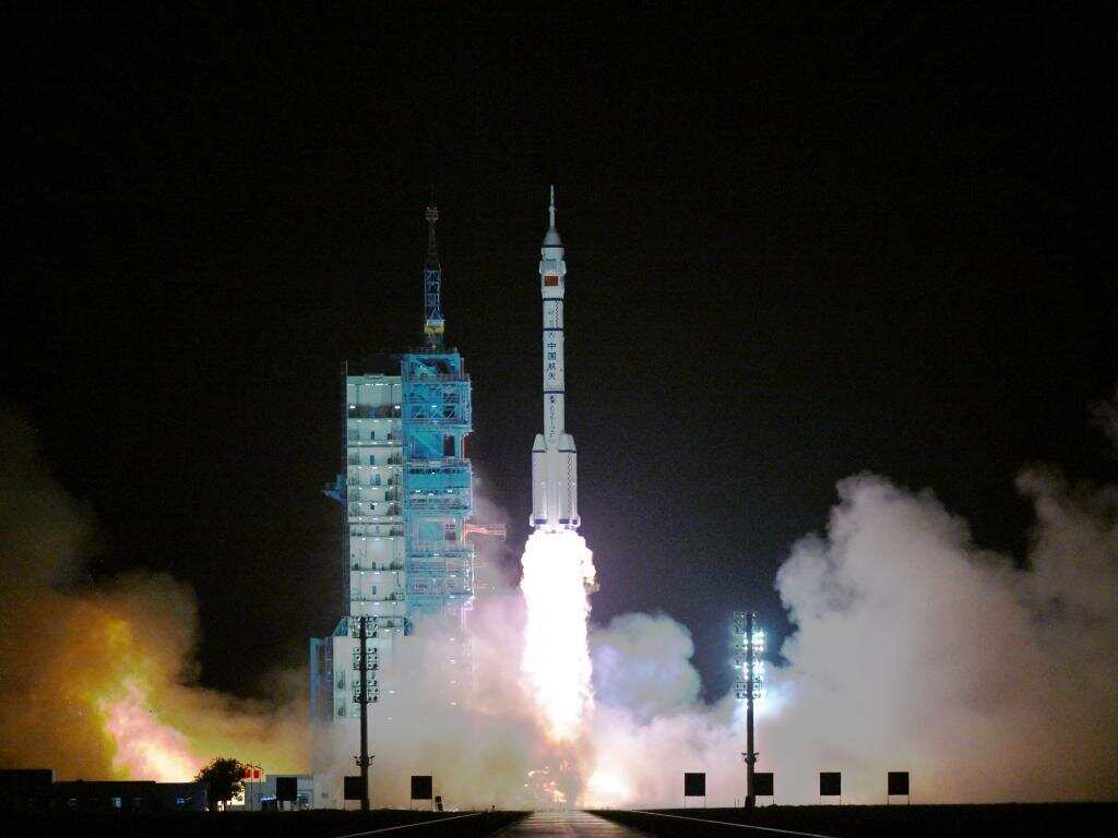  5月24日，搭载神舟二十三号载人飞船的长征二号F遥二十三运载火箭在酒泉卫星发射中心点火发射。神舟二十三号载人飞船发射取得圆满成功。新华社记者 连振 摄